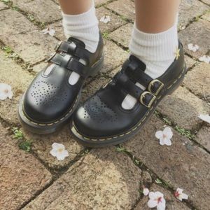 mary jane dr. martens in black
